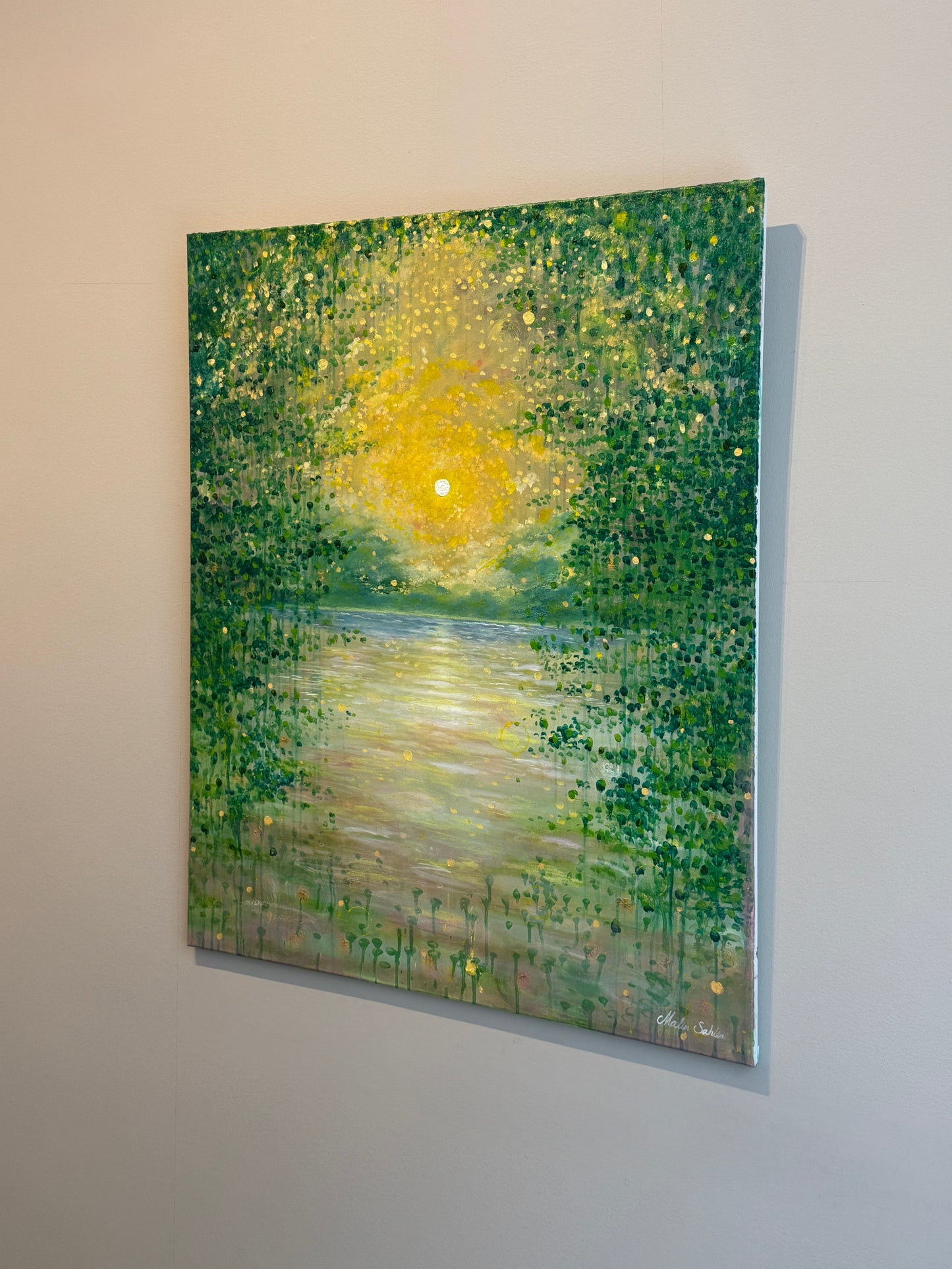 HELD IN LIGHT | 100 × 80 cm